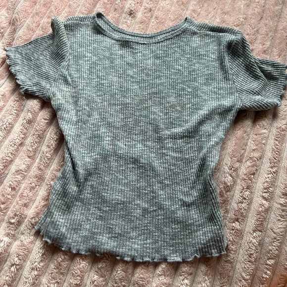 American Eagle Outfitters Tops - American Eagle gray ruffled crop top